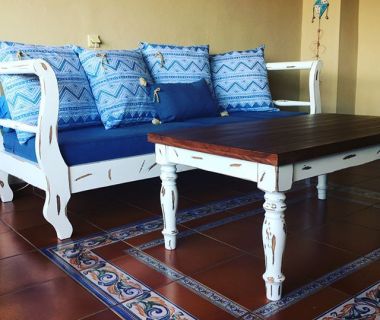 Τραπέζι και καναπές για εξωτερικό χώρο απο μασίφ ξύλο